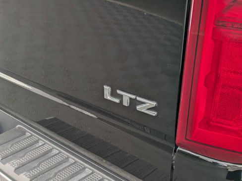 Used 2022 Chevrolet Silverado 2500 LTZ w/ LTZ Convenience Package AWD/4WD image 13