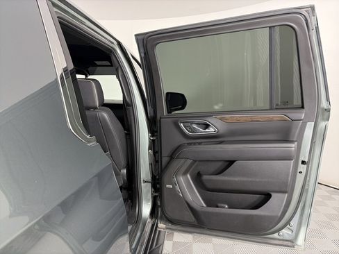 Used 2023 Chevrolet Suburban Premier image 29