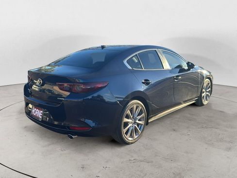 Used 2019 MAZDA MAZDA3 Sedan w/ Preferred Package image 4