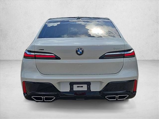 Used 2024 BMW 760i xDrive AWD/4WD image 7