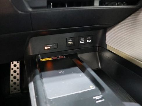 Used 2025 Toyota Camry SE FWD image 28