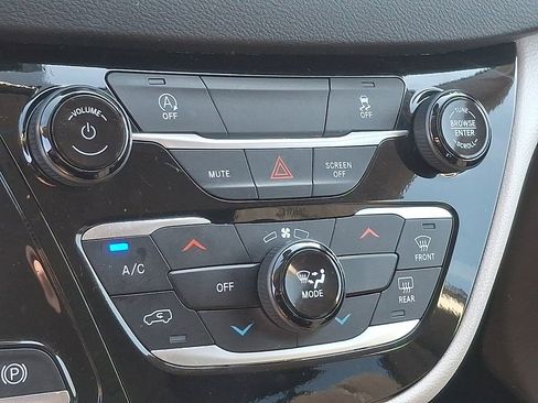 Used 2024 Chrysler Voyager LX FWD image 16