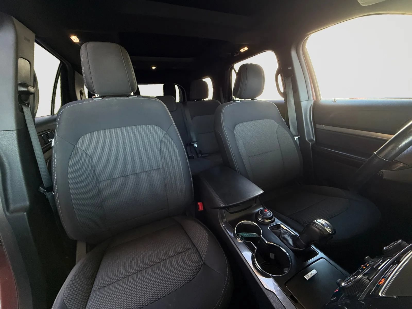 Used 2018 Ford Explorer XLT w/ Equipment Group 201A AWD/4WD image 23