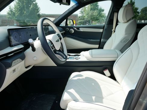 New 2025 Genesis GV80 3.5T Prestige image 4