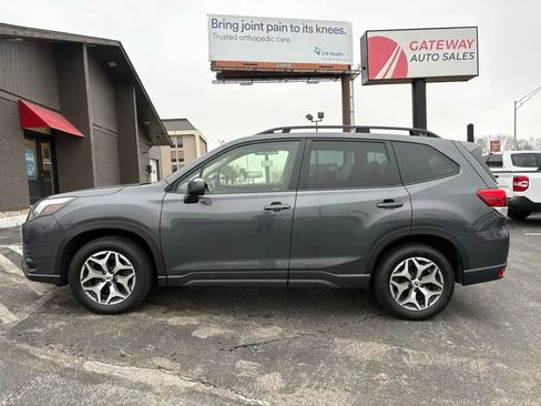 Used 2022 Subaru Forester Premium AWD/4WD image 2