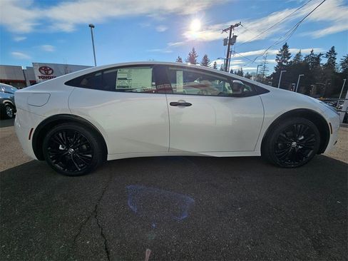 New 2026 Toyota Prius Plug-In Hybrid image 12