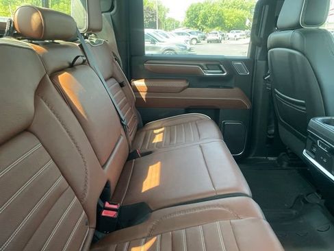 Used 2024 GMC Sierra 2500 Denali Ultimate w/ Max Trailering Package AWD/4WD image 4