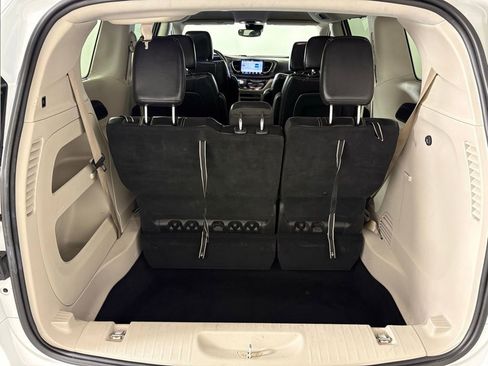 Used 2022 Chrysler Pacifica Touring-L image 42