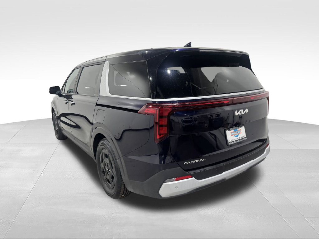 Used 2025 Kia Carnival FWD image 38