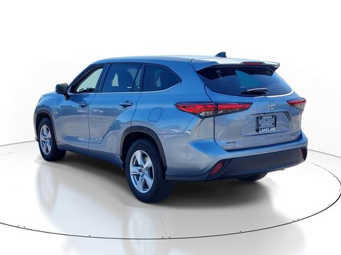 Used 2023 Toyota Highlander LE image 5