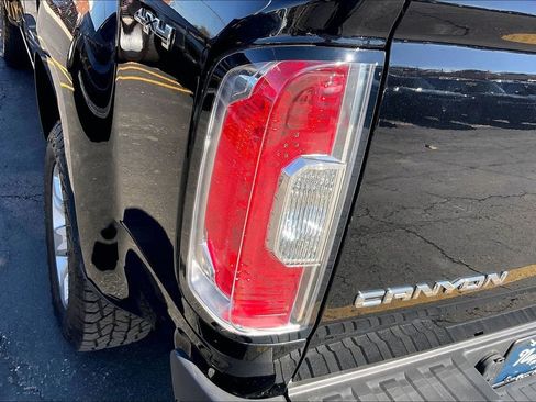 Used 2017 GMC Canyon SLE w/ SLE Convenience Package image 28