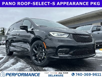 New 2026 Chrysler Pacifica Select