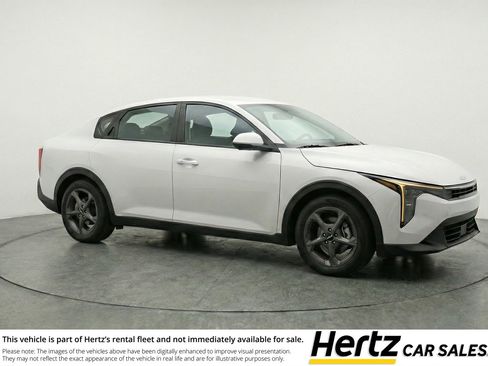 Used 2025 Kia K4 LXS FWD image 1