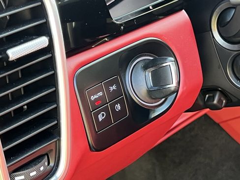 Certified 2022 Porsche Cayenne S Platinum image 28