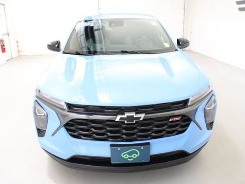 Certified 2024 Chevrolet Trax RS FWD image 2