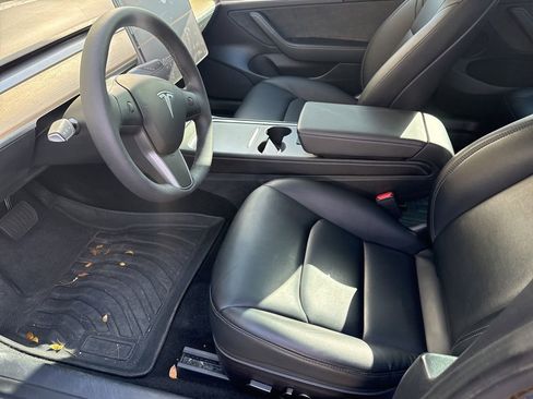 Used 2022 Tesla Model 3 image 2