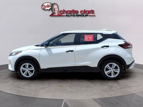 Certified 2025 Nissan Kicks Play S image 2