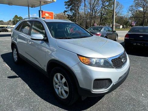 Used 2013 Kia Sorento LX image 1