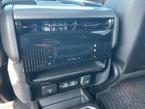 Used 2023 Jeep Wagoneer Series II AWD/4WD image 22