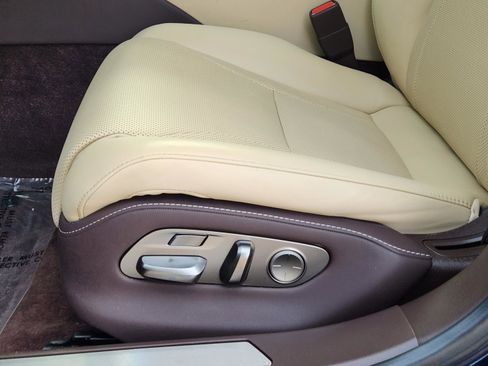 Certified 2020 Lexus LS 500 w/ Accessory Package (Z2) RWD image 18