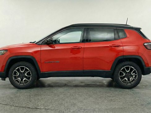 Used 2025 Jeep Compass Trailhawk AWD/4WD image 5