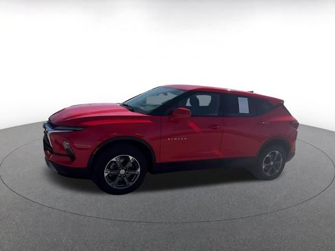 Used 2025 Chevrolet Blazer LT FWD image 3