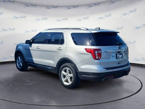 Used 2018 Ford Explorer XLT FWD image 3