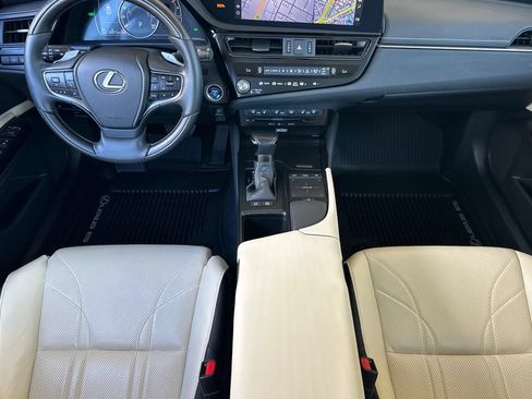 Used 2022 Lexus ES 300h w/ Accessory Package 2 FWD image 10