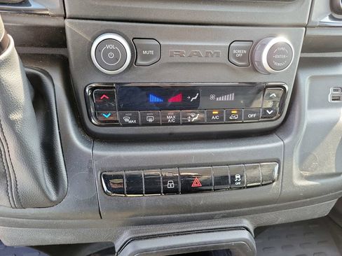 Used 2025 RAM ProMaster 2500 w/ Convenience Group FWD image 19