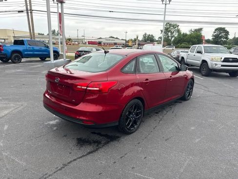 Used 2016 Ford Focus SE w/ Equipment Group 201A FWD image 7