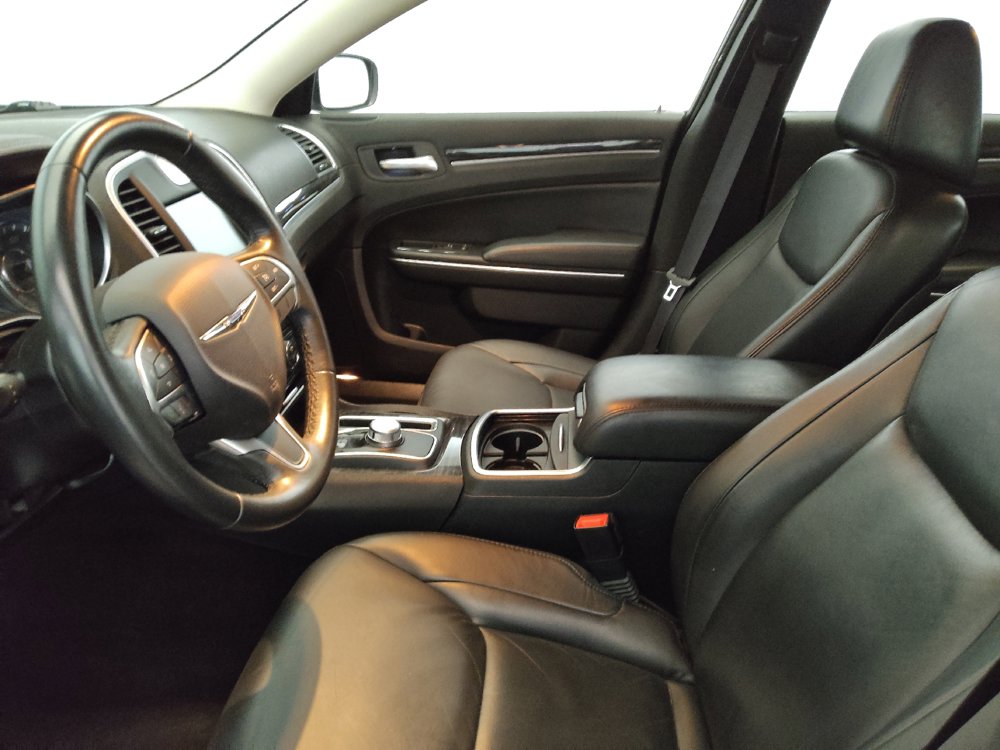 Used 2016 Chrysler 300 Limited RWD image 17