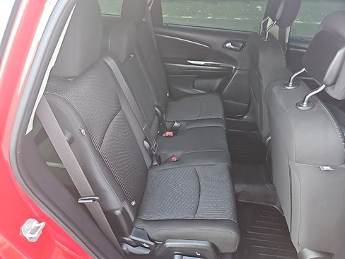 Used 2019 Dodge Journey SE image 29