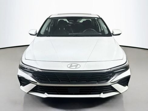 Used 2025 Hyundai Elantra SEL FWD image 2