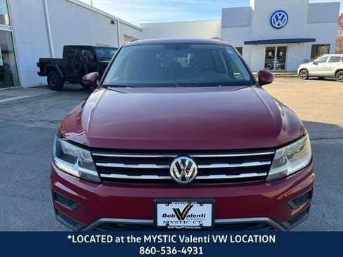 Certified 2020 Volkswagen Tiguan SE w/ Panoramic Sunroof Package image 3