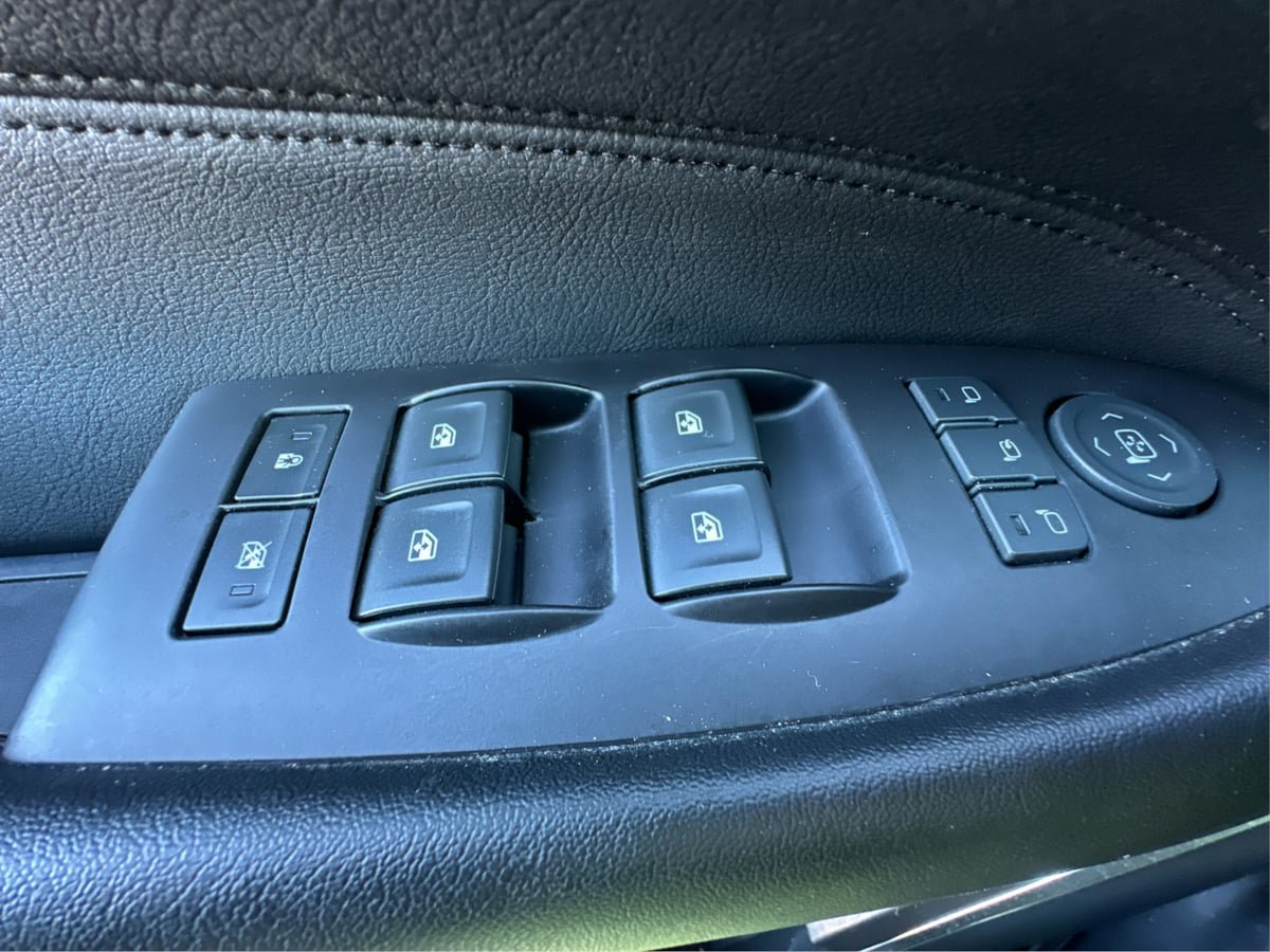 Used 2019 Cadillac Escalade ESV Premium Luxury AWD/4WD image 15