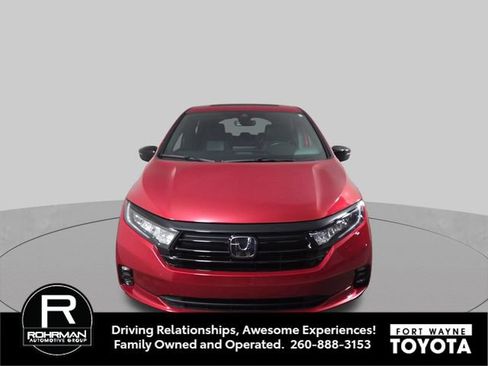 Used 2023 Honda Odyssey Sport image 3