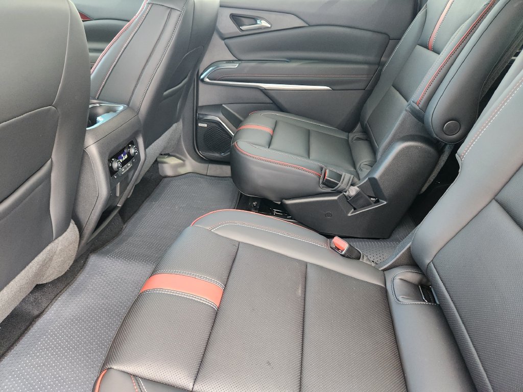 New 2027 Chevrolet Traverse RS FWD image 18