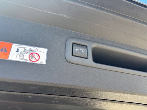 Used 2025 Toyota Highlander LE FWD image 23