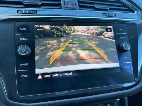 Used 2018 Volkswagen Tiguan SE AWD/4WD image 15