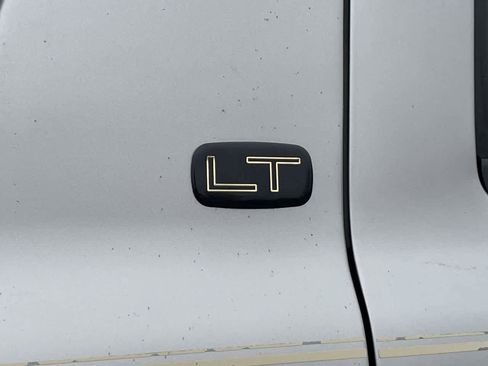 Used 2005 Chevrolet Suburban LT w/ Preferred Equipment Group image 38