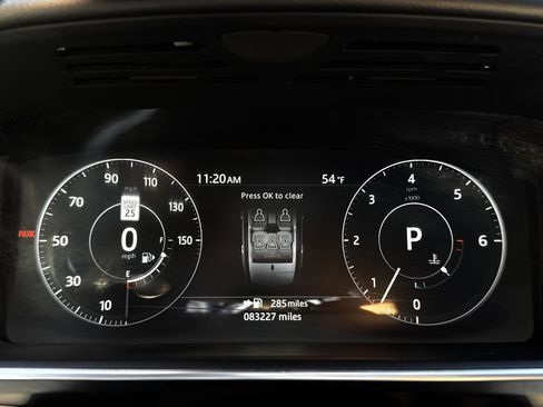 Used 2017 Land Rover Range Rover Sport HSE image 19