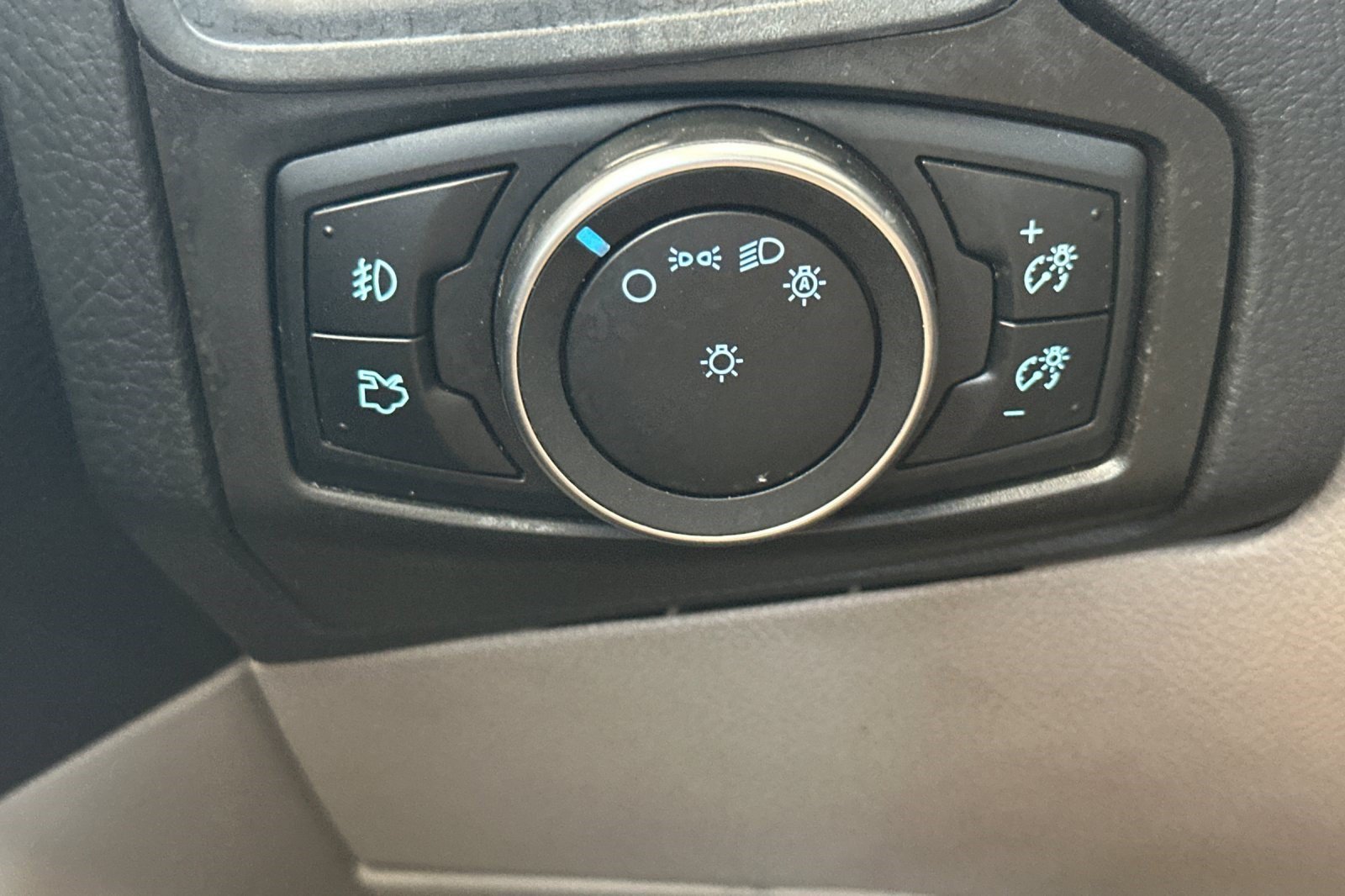 Used 2015 Ford Focus SE w/ SE Sport Package FWD image 33