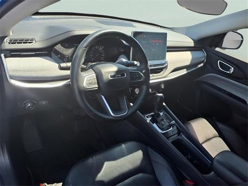 Used 2022 Jeep Compass Latitude image 18