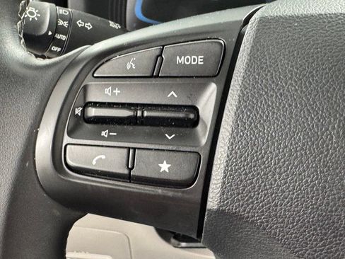 Used 2025 Hyundai Venue SEL FWD image 21