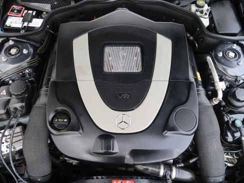 Used 2011 Mercedes-Benz SL 550 image 41