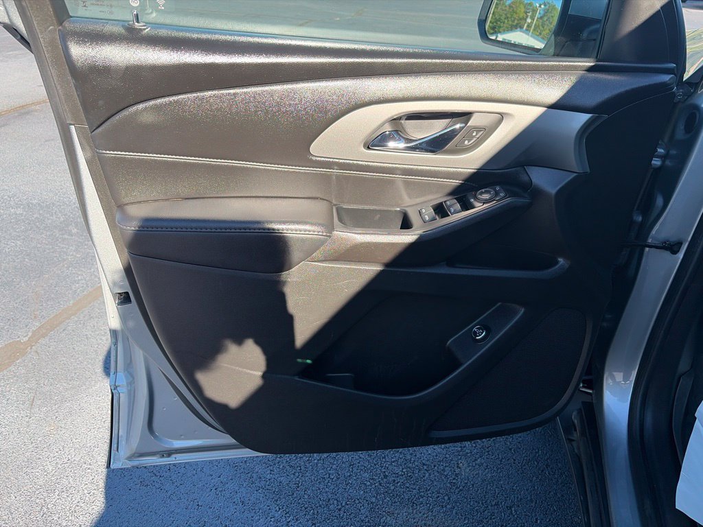 Used 2023 Chevrolet Traverse LT w/ LPO, Floor Liner Package AWD/4WD image 14