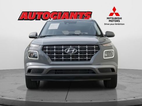 Used 2021 Hyundai Venue SEL w/ Premium Package image 2
