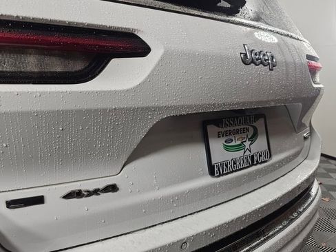 Used 2023 Jeep Grand Cherokee L Overland image 16