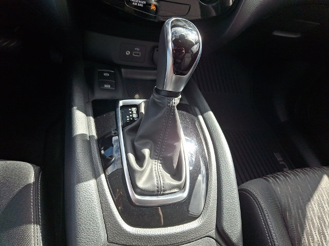 Used 2020 Nissan Rogue SV w/ Premium Package AWD/4WD image 14