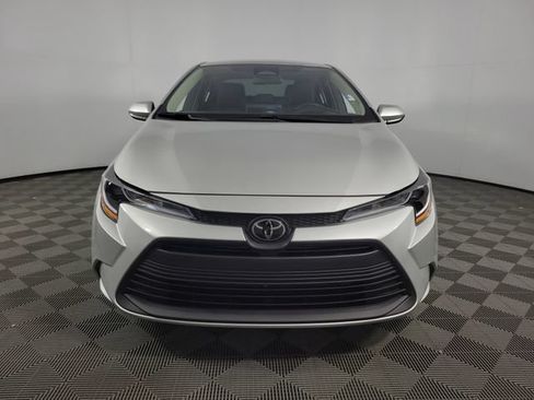 Used 2025 Toyota Corolla LE FWD image 2